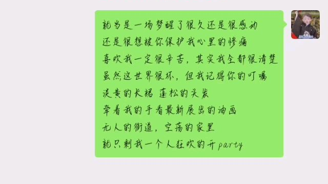 淡黄的长裙,蓬松的头发